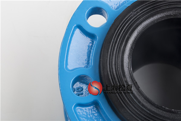 管道橡胶膨胀节位移与其柱稳定性